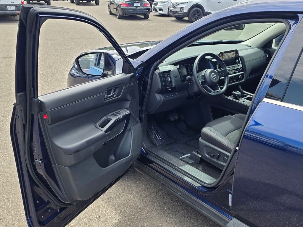 2025 Nissan Pathfinder SV — photo 46