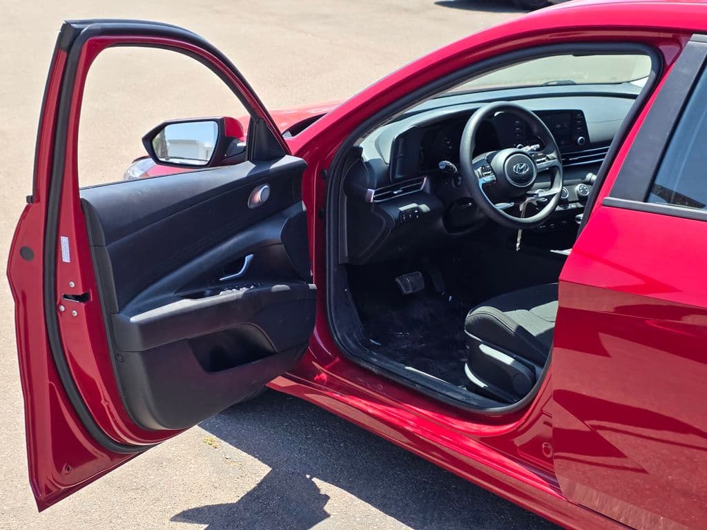 2023 Hyundai Elantra SE — photo 40