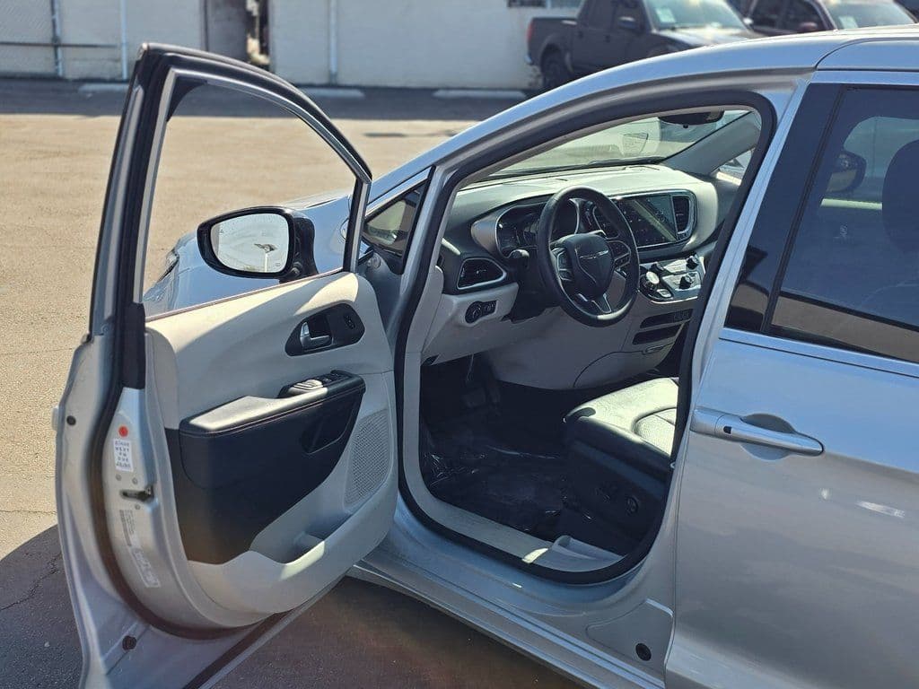 2024 Chrysler Pacifica Touring L — photo 41